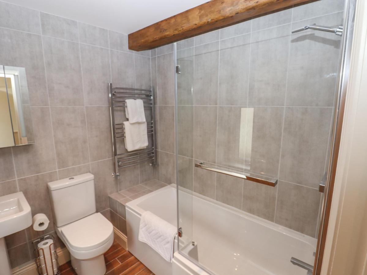 1 Grosvenor Farm *